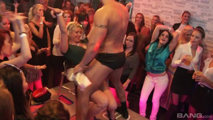 Blowjobs and titty fucks between strangers livens up party