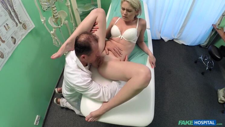 Slim babe wants sex with doctor