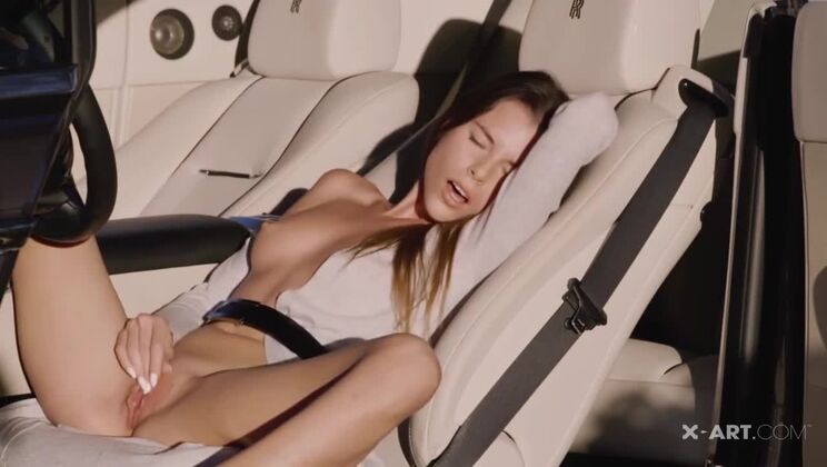 Jessica: Riding Solo