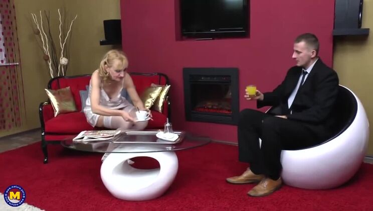 Mature blonde in stockings receives cumshot from toyboy