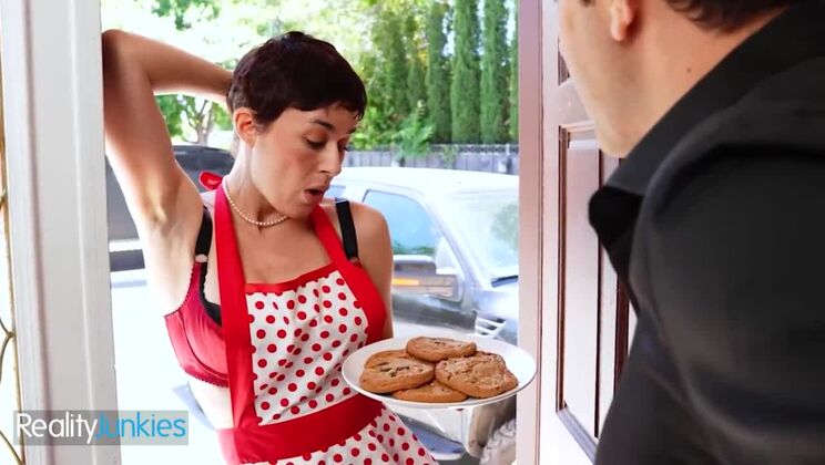 Sexy Housewife (Olive Glass) Mades Cookies For Her Neighbour But What She Really Wants Is His Cock - Reality Junkies