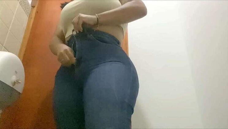 Latina Kamuristar with Curvy Booty in Shopping Center Bathroom