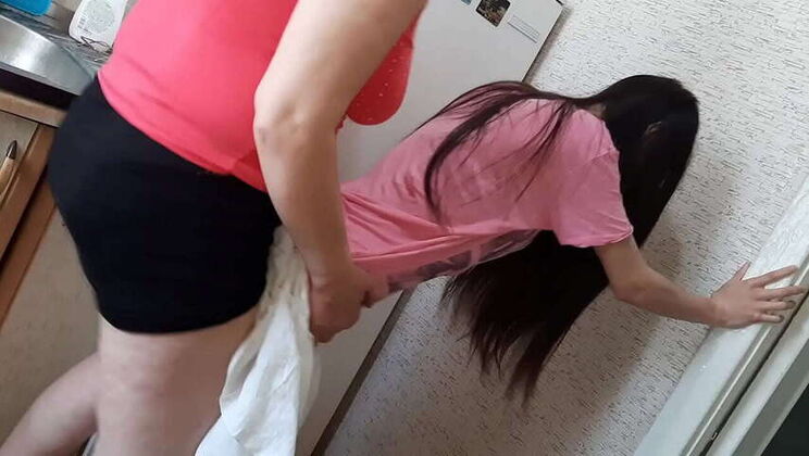 I nailed the maid in the kitchen as my parents were nearby - Girls reach ecstasy