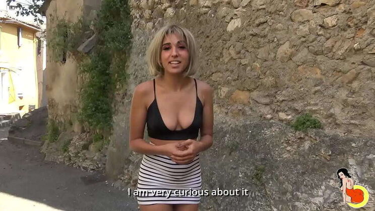 Sizzling hot babe Assia's intense gang-bang with four studs!