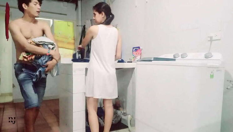 My Stepsister Gives Me a Blowjob While Doing Chores