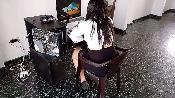 I assist my neighbor with drawings, getting to cum in her lingerie and fuck her on the computer - nearly caught!