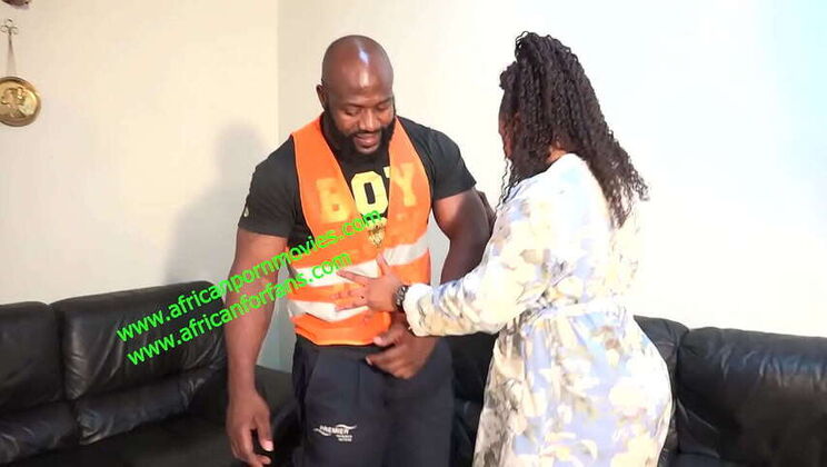 Muscular Handyman and His Boss: Exclusive Workshop Action on XVIDEOS