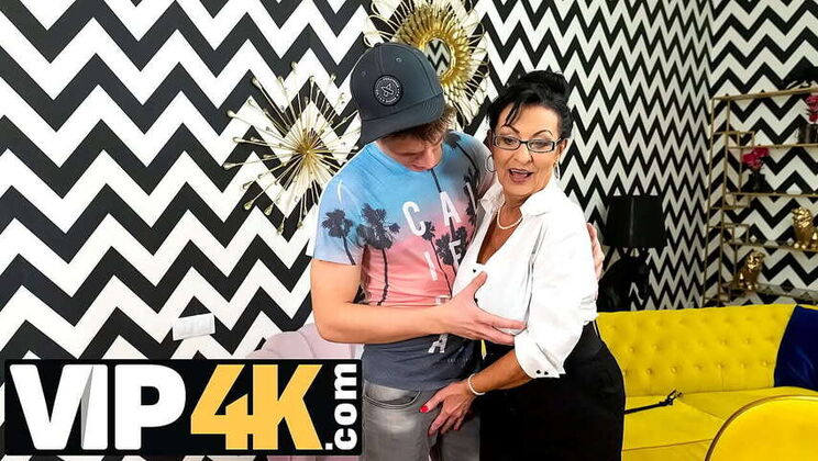 TUTOR4K: The Ultimate Remedy for a Fear of the Dark featuring Lilian Black