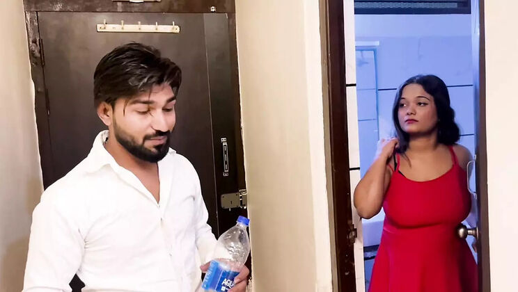 Rich Indian Girl Fucks Servant in Hotel - Desi Bhabhi Hot Sex