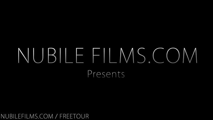 Hot teen sucks her way to a messy facial