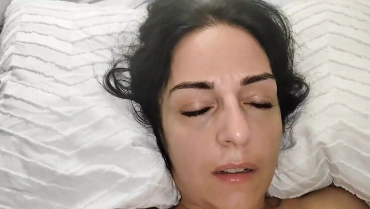 Hot MILF Gets Fucked Hard by Big Cock in Missionary - Amateur Homemade HD