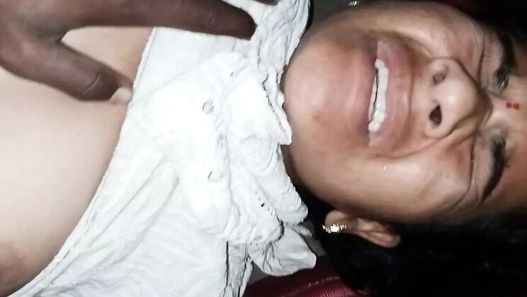 Village Girl Offers All Positions - Wet Pussy Creampie Fuck with 18-Year-Old Indian Teen