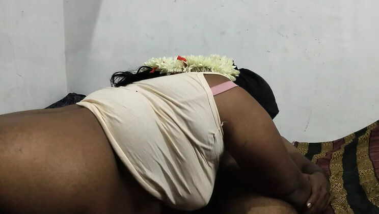 Hot Tamil Couple Fucking Hard in Bed - Santhi89