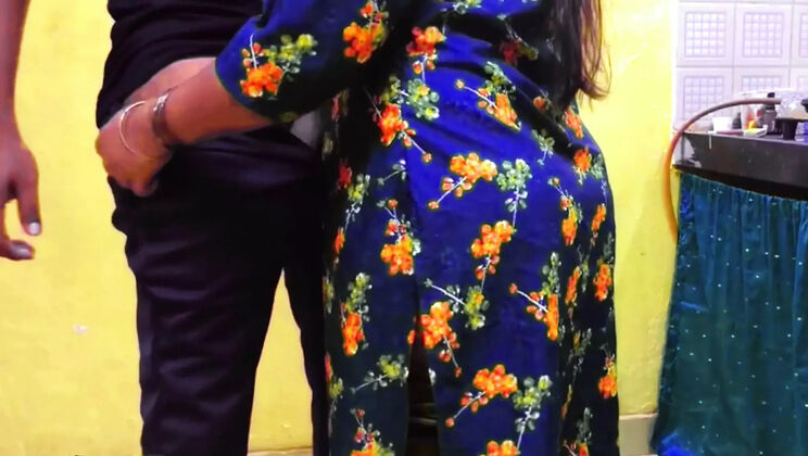 Step Sister Saith Fucks in Kitchen - Homemade Desi Sex