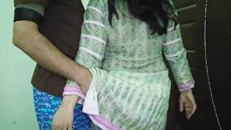 Hot Pakistani Girlfriend Dirty Talk in Hindi - Big Ass Desi Bhabhi Fucked Hardcore