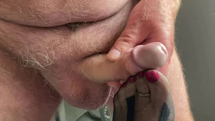 Mature British MILF with Big Tits Lets Foot Boy Cum on Her Sexy Toes - Homemade Foot Fetish Fun