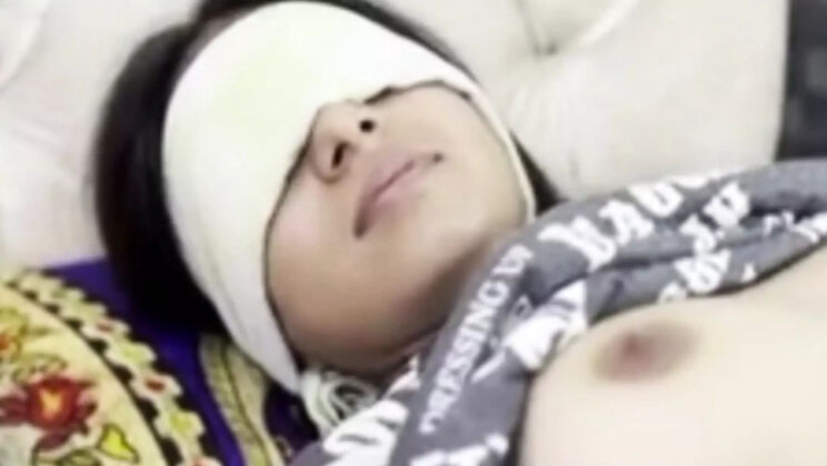 Hot Indian babe strips naked - tight pussy & perfect body