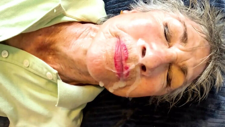 Hot Fitting Room Blowjob - Amateur Couple Public Sex