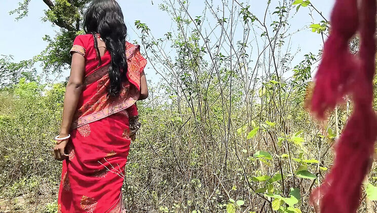 Hot Indian GF Outdoor Sex - Desi Bhabhi Romantic XXX Video