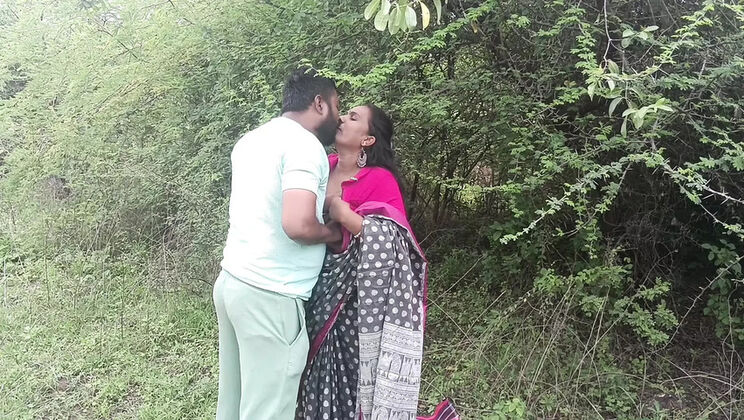 Desi Indian Kavita gets doggy style fuck in jungle - cum on her ass in saree outdoor sex