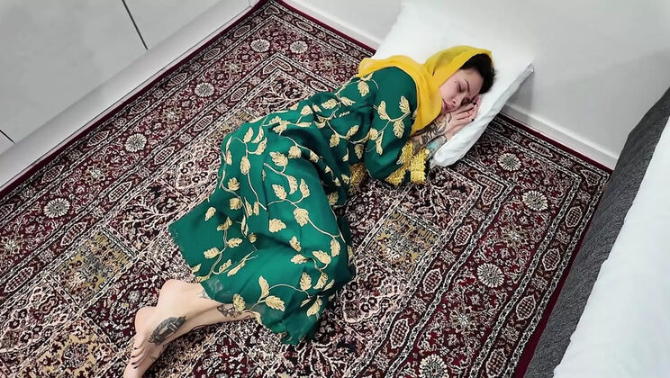 Horny Stepbrother Pounds Hijab Afghan Stepsister Hard - Mari Galore & Qombol