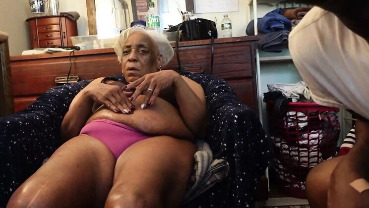 Hot Granny Rob Gives Amazing Blowjob to Big Black Cock