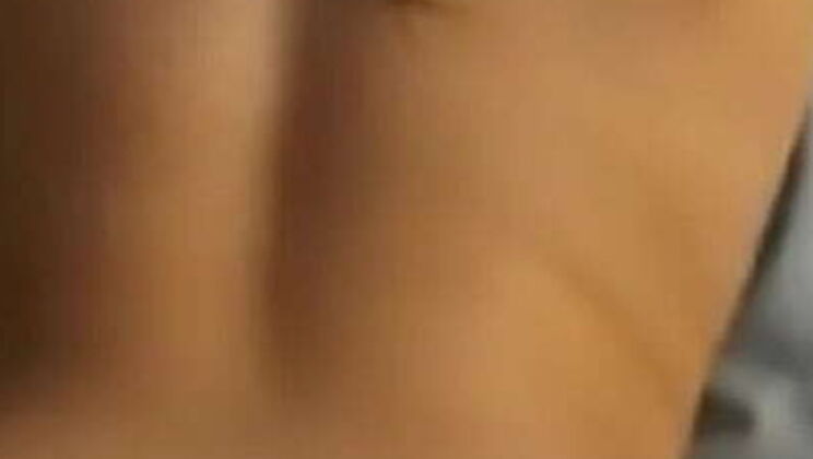 Delicious hot fuck with a gostosa enjoying hip hop