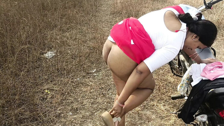 Hot Desi Kavita Fucked Hard in Jungle - Marathi Village Girl Doggy Style