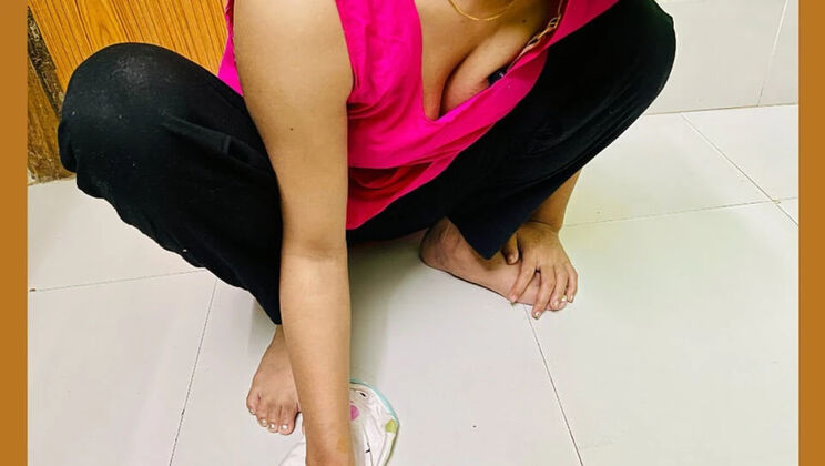 Hot Desi Maid Gets Fucked Hard by Horny Guy - Indian Homemade Sex