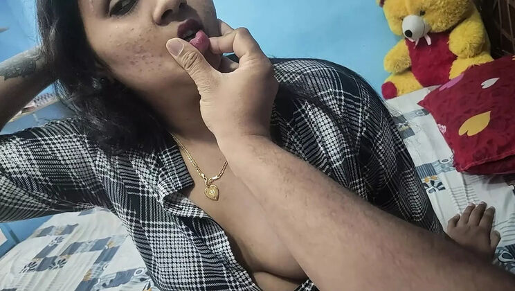 Hot Malayali Couple Vaishnavy & Sharun Raj Wild Bedroom Sex - Dirty Talk & Hard Fuck