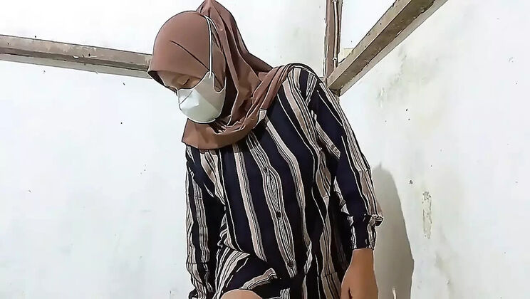 Hijab MILF Rania Plays With Her Huge Tits & Wet Pussy - Solo Masturbation