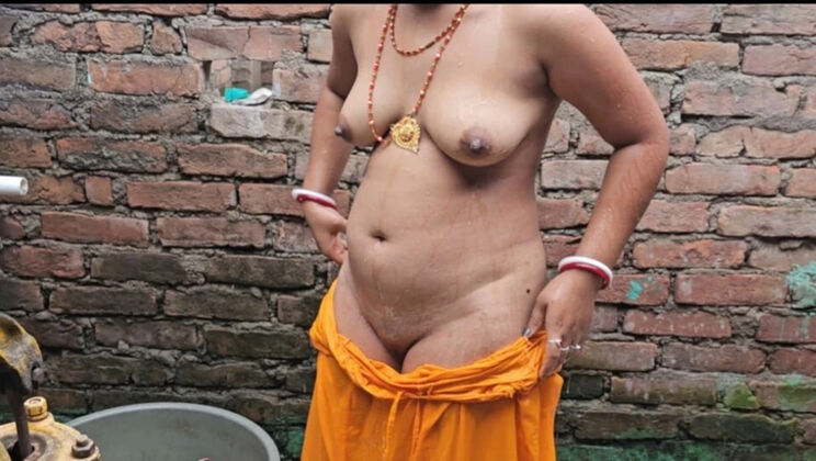 Amateur Indian Housewife Cheating in Morning Shower - Sneaky Bathroom Sex with Real Desi Couple