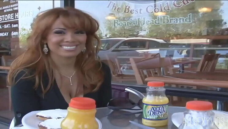 Amateur Latina Morning Blowjob and Pussy Licking Sex