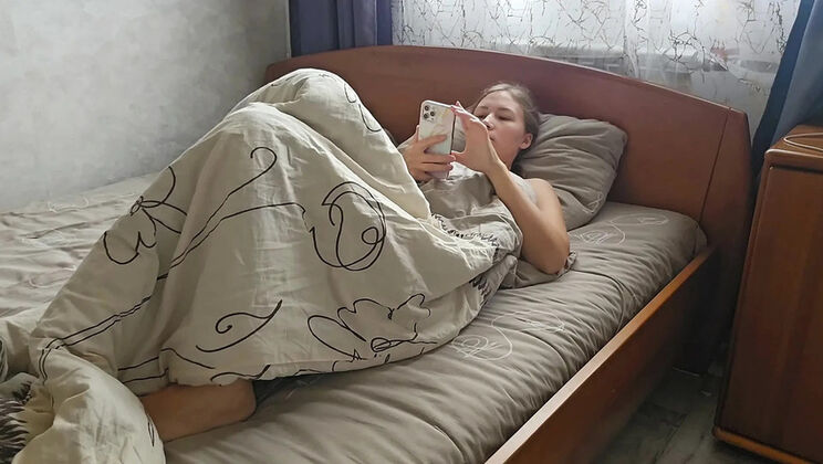 Masturbating in Bed: Russian Amateur Girl Squirts While Watching Porn
