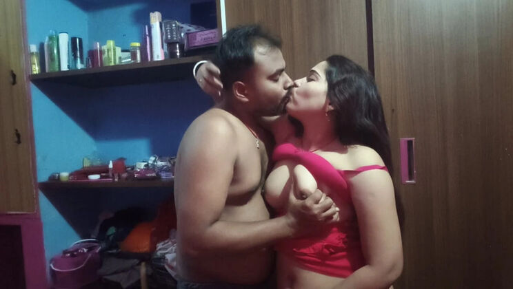 Sona Bhabhi Hot Desi Girlfriend Kissing and Hard Fucking with Boyfriend