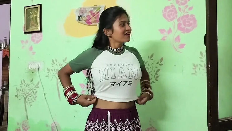 Desi Village Girlfriend Hardcore Sex in OYO Room - Amateur Homemade MMS