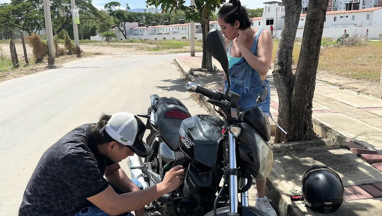 Stranded Indian Biker Girl With Big Ass Gets Anal Help From Man In Return