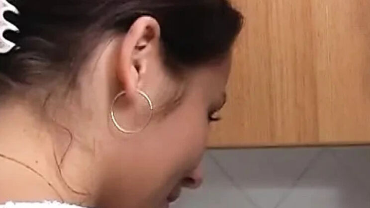 German Amateur Couple Messy Blowjob and Hardcore Action in Bathroom