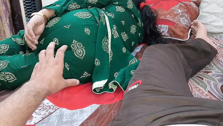 Desi Stepmom QueenbeautyQB Hot Nude Sharing Bed - Big Tits Blowjob Creampie