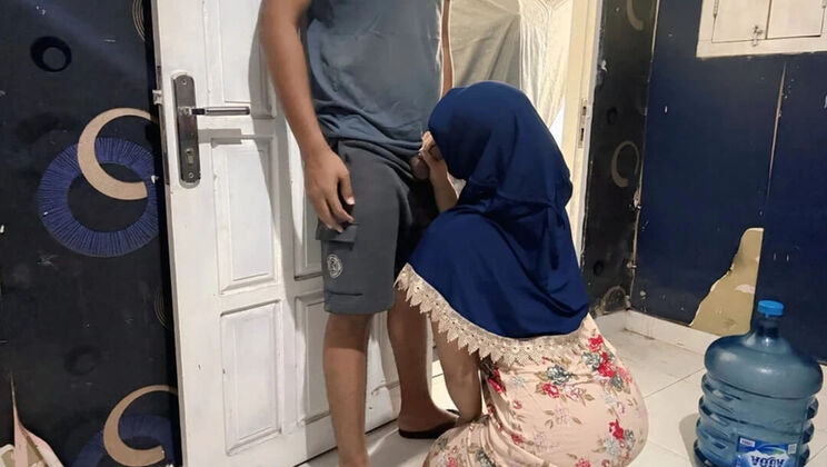 Clarelia Hot Housewife Forced Gardener Blowbang Cheating Viral