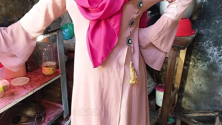 Kitchen Fuck Turns Wild With Desi Bhabhi and Devar