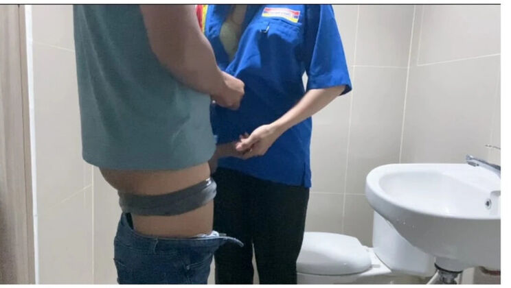 Hijab Girl Clarelia Rough Toilet Sex With Jamsen - Indonesian Amateur Blowjob & Cum in Mouth