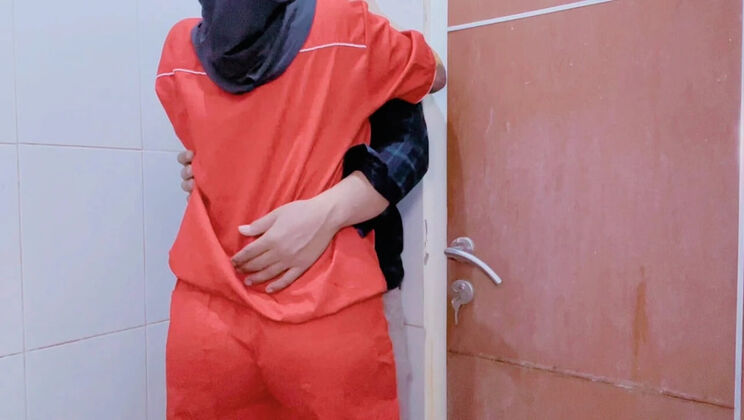 Indonesian Hijab Girl Nadalyne Gets Creampie Fucked by Boyfriend in Public Toilet