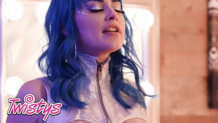 Twistys: Jenna Foxx and Jewelz Blu Caught Peeking Leads to Steamy Lesbian Surprise with Big Tits and Fingering