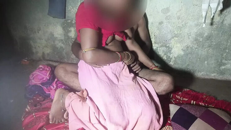 Indian Bhabhi Hot Sex with Old Man - Desi Cheating Wife Footjob and Big Cock Doggy Style