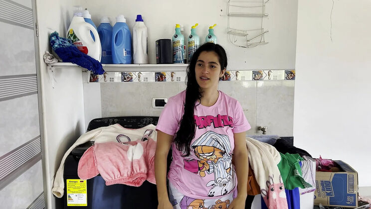 Cheating Wife Fucks Brother In Law - Horny Latina Homemade Doggy Style