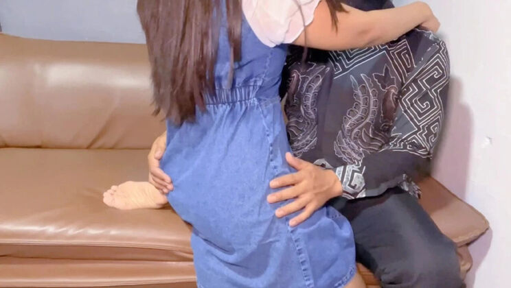 Office Boss Fucks Tight Pussy Secretary Doggy Style - Nadalyne Indonesian Homemade Cheating Sex