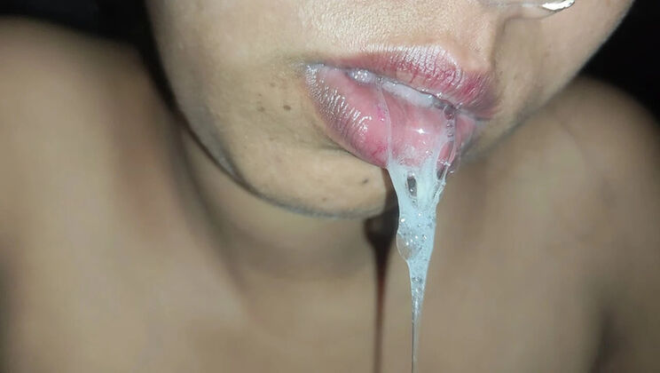 Hot Indian Bhabhi Gives Blowjob and Takes Cum in Mouth