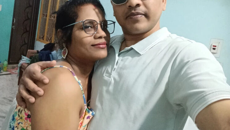 Indian Bhabhi Sheela Blowjob and Hardcore Sex with Young Boyfriend - Horny Desi Aunty Fuck