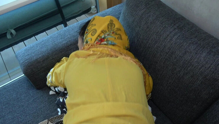 Big Ass Muslim Stepmom Diana Zilli Fucked Hard in Hijab - Homemade POV Sex